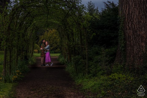 The Ashbridge House Gardens in the United Kingdom provided an idyllic backdrop, framing a beautiful engagement portrait of the couple in a picturesque garden tunnel